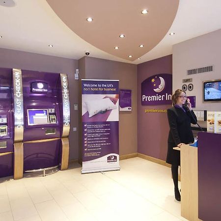 Premier Inn Manchester Bury Exteriör bild