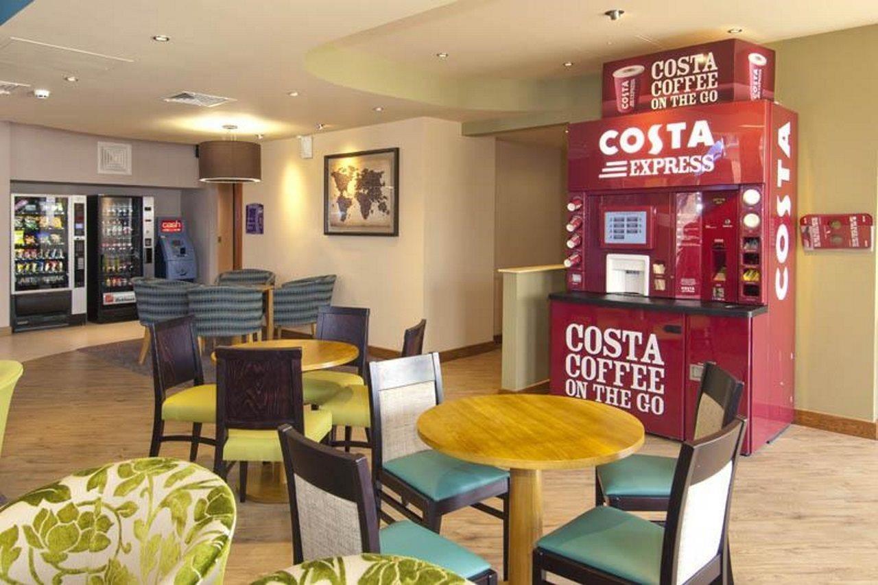 Premier Inn Manchester Bury Exteriör bild