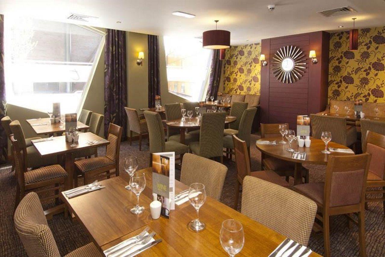 Premier Inn Manchester Bury Exteriör bild