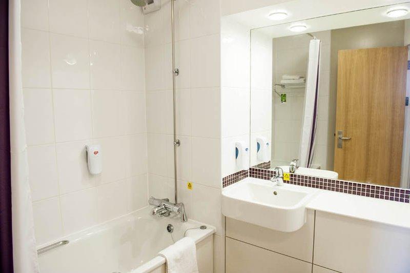 Premier Inn Manchester Bury Exteriör bild