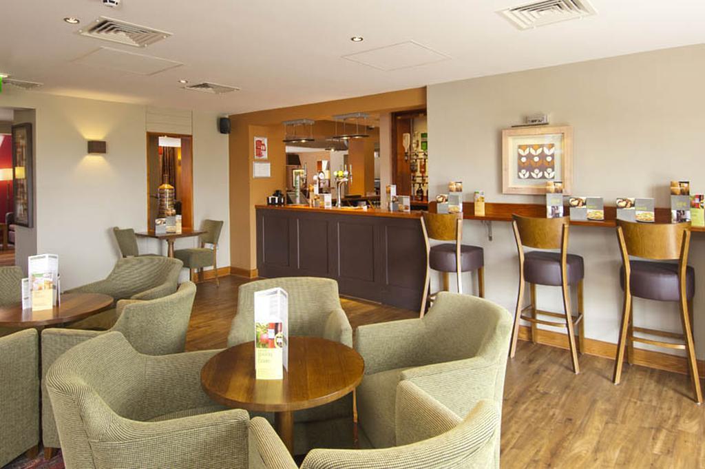 Premier Inn Manchester Bury Exteriör bild