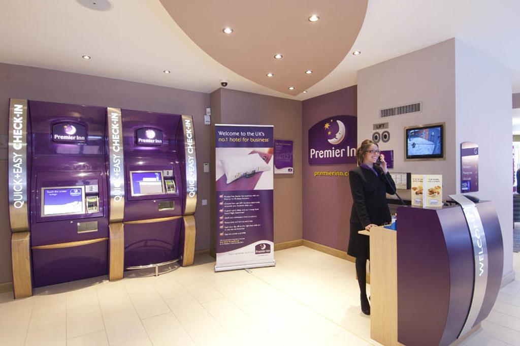 Premier Inn Manchester Bury Exteriör bild