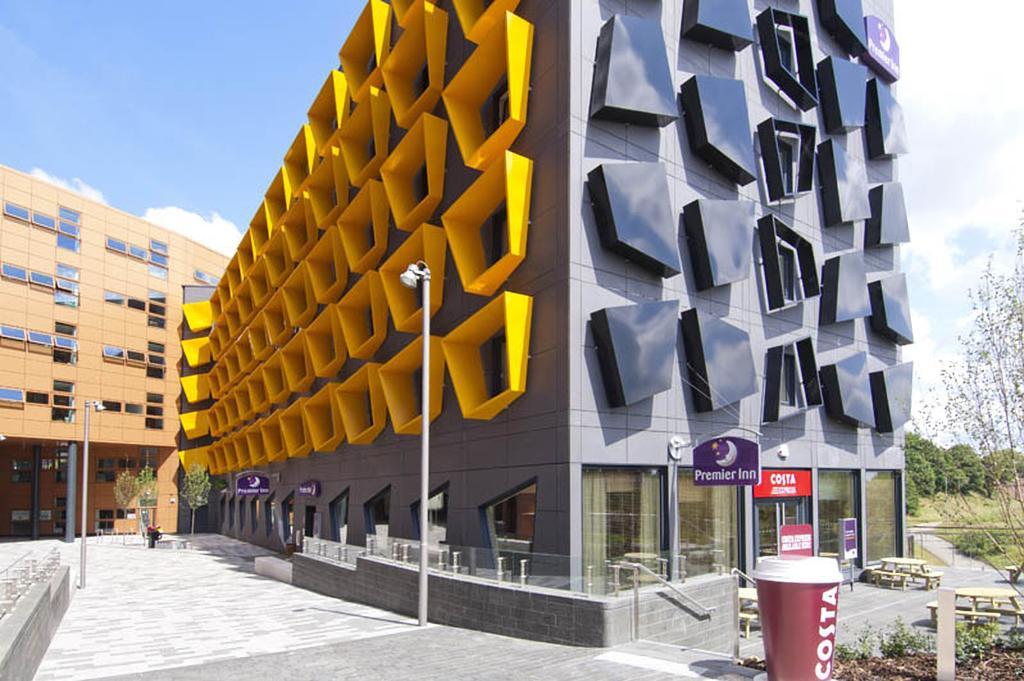 Premier Inn Manchester Bury Exteriör bild